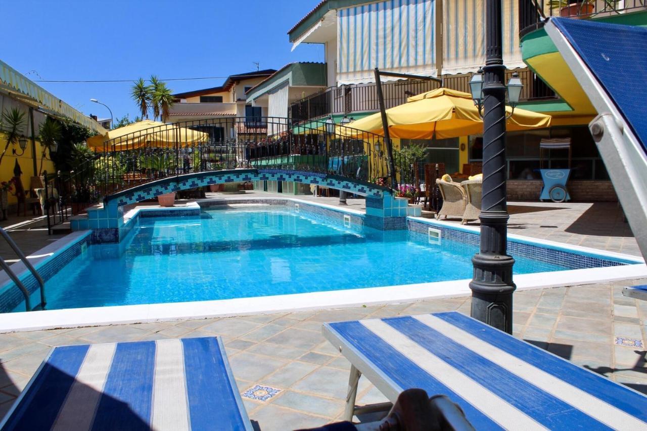 Hotel Cappuccetto Rosso Lusciano المظهر الخارجي الصورة