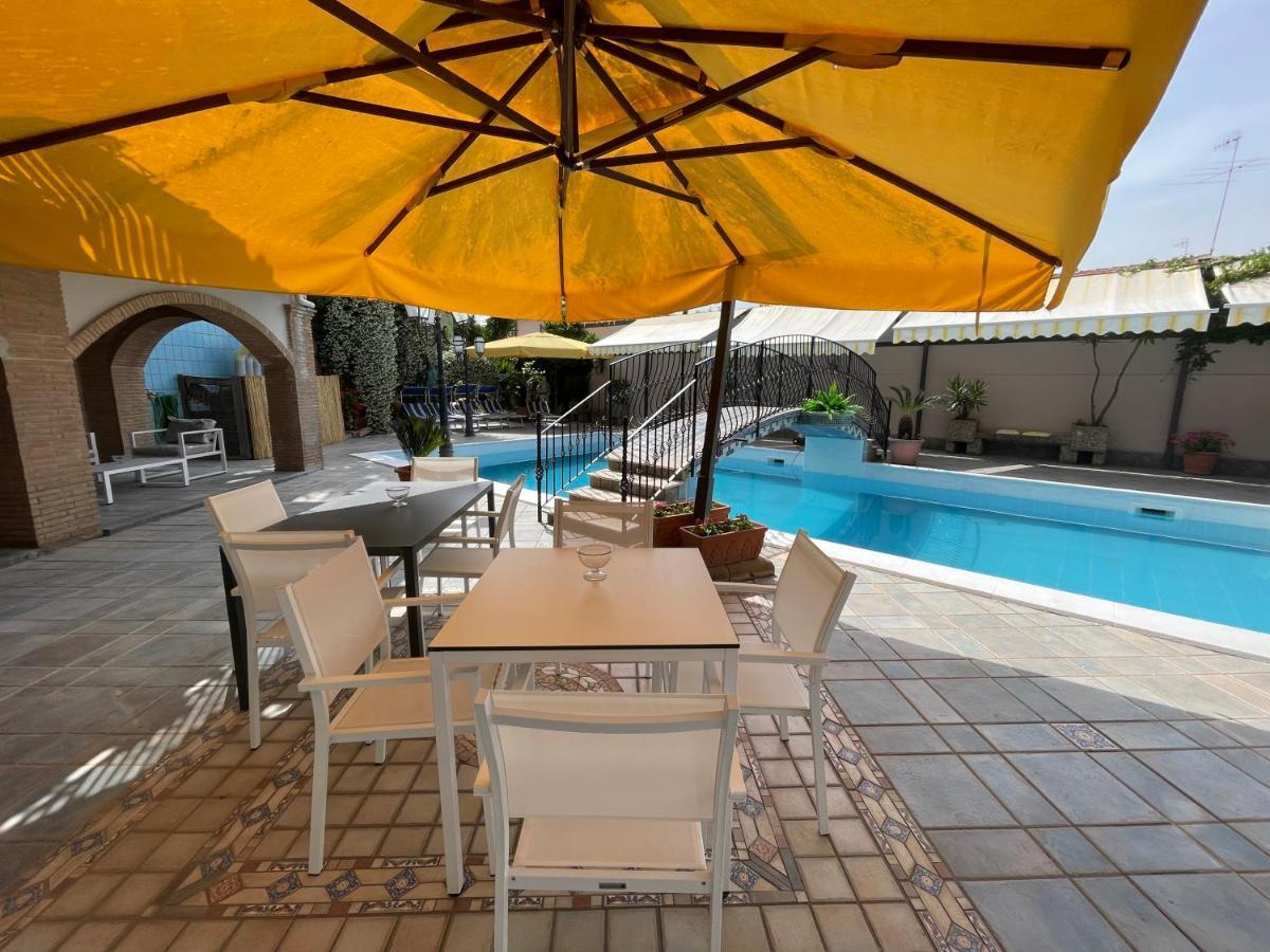 Hotel Cappuccetto Rosso Lusciano المظهر الخارجي الصورة